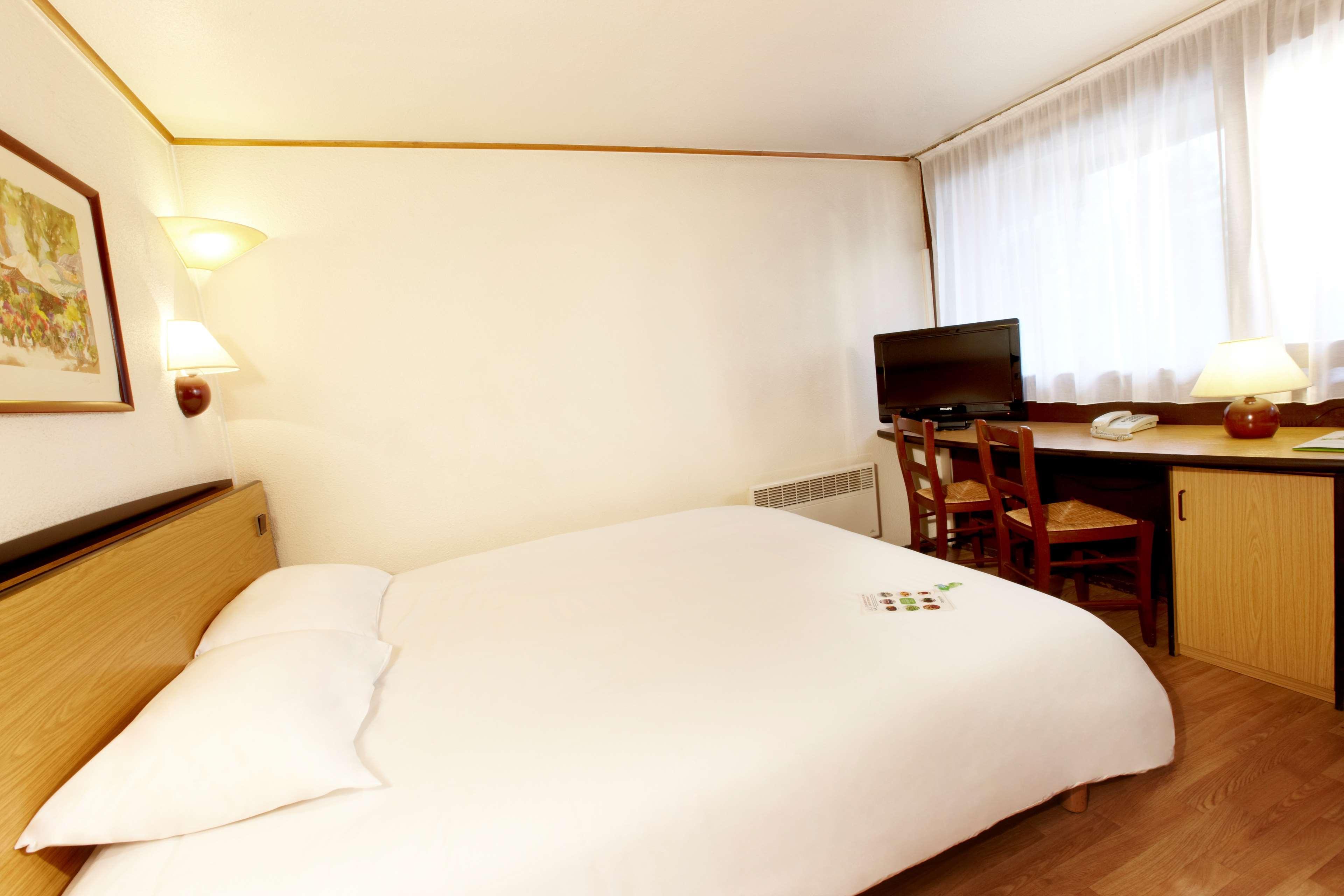 Campanile Grenoble Nord - Moirans Hotel Buitenkant foto